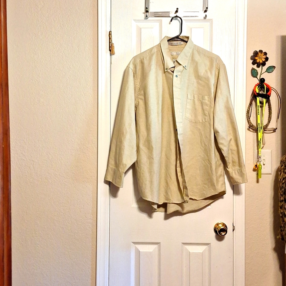 Men's Oxford cloth shirt.